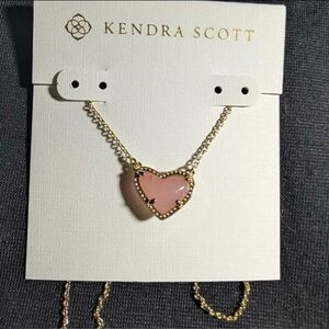 Ari Heart Gold Pendant Necklace in Rose Quartz